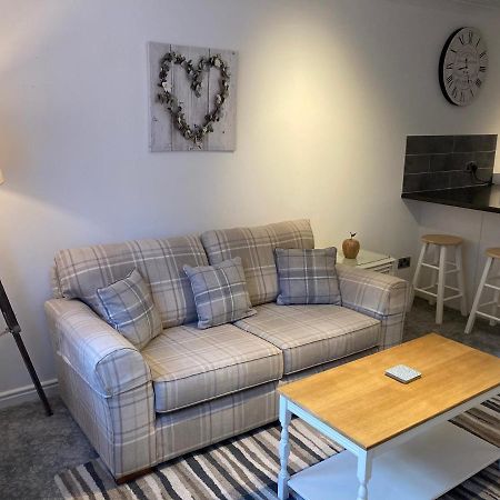 Modern 2 Bedroom Ground Floor Apartment With Parking Ripon City Centre Екстериор снимка