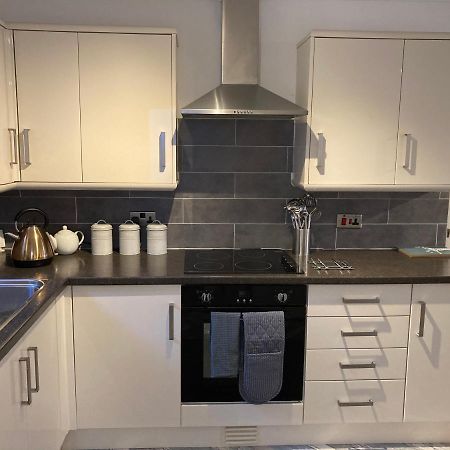Modern 2 Bedroom Ground Floor Apartment With Parking Ripon City Centre Екстериор снимка