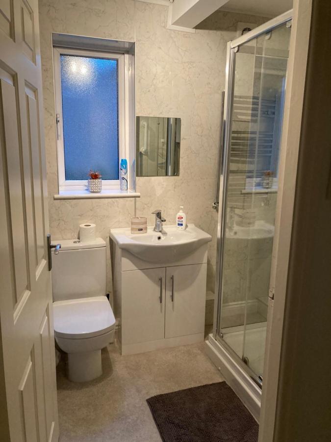 Modern 2 Bedroom Ground Floor Apartment With Parking Ripon City Centre Екстериор снимка