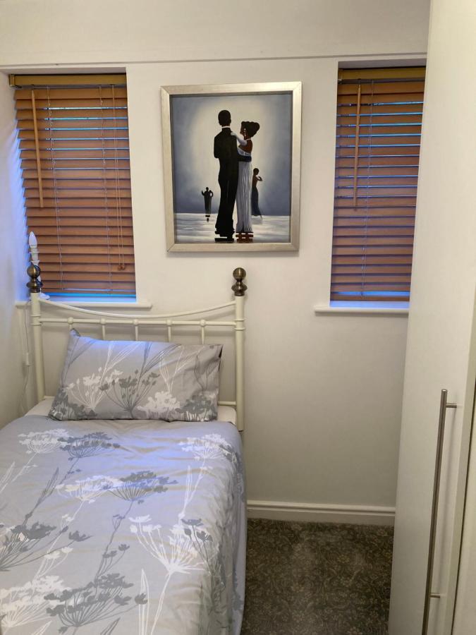 Modern 2 Bedroom Ground Floor Apartment With Parking Ripon City Centre Екстериор снимка