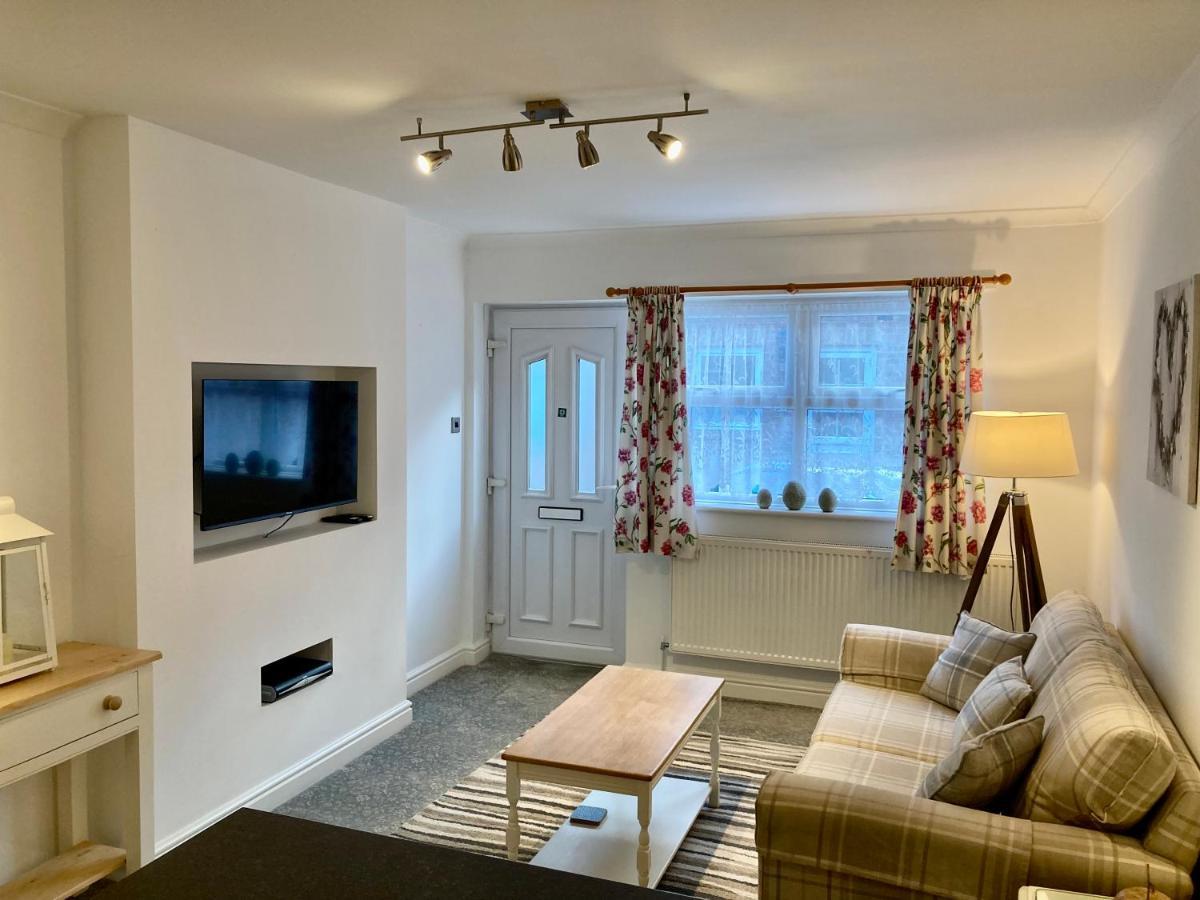 Modern 2 Bedroom Ground Floor Apartment With Parking Ripon City Centre Екстериор снимка